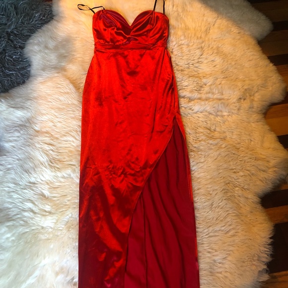 Windsor Red high Slit dress - Picture 4 of 4
